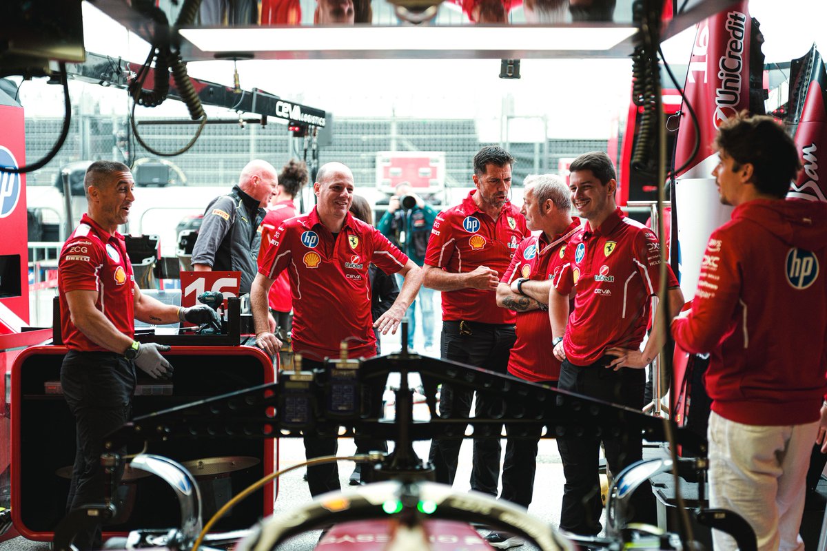 Vantagevietnam's tweet photo. Tăng tốc trở lại đường đua cùng Scuderia Ferrari HP tại Hà Lan! 🚀🇳🇱
#SempreForzaFerrari #VantageXScuderiaFerrariHP #FerrariOfficialpartner https://t.co/i3TCaugesi