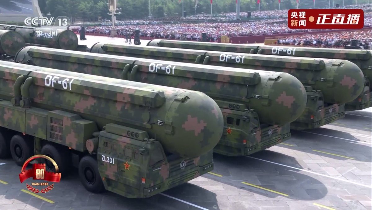 RecordGBA's tweet photo. 🇨🇳The DF-61 is China's newly unveiled road-mobile ICBM, displayed in the 2025 Beijing parade. Reports suggest it has a 15,000km range, MIRV capabilities (up to 10-14 warheads), and possible fractional orbital bombardment features, enhancing nuclear deterrence.
#VDay #Vdayparade  #DF61