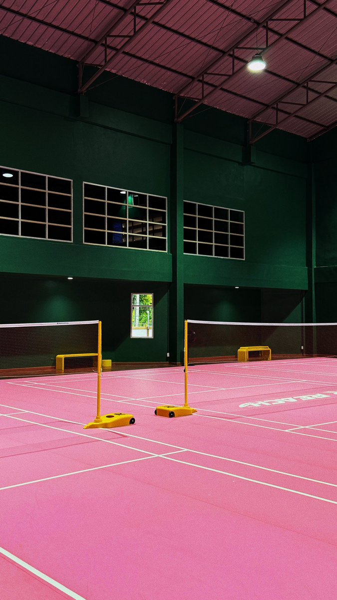 คอร์ทแบดสีชมพูใหม่ใกล้ฉัน 🏸💕
•
ดีใจที่ช่วงนี้มีคอร์ทแบดเปิดใหม่เยอะขึ้น แล้วมาแบบ quality ที่ดี และคอร์ทสวยขึ้นจากแต่ก่อนมากๆ ช่วงนี้ก็เลยได้ explore หลายๆที่
•
ล่าสุดไปเจอคอร์ทแบดแถวฝั่งธนฯ 
assava learning space แถวตลาดสดธนบุรี เป็นตึกเรียนของเด็กๆ