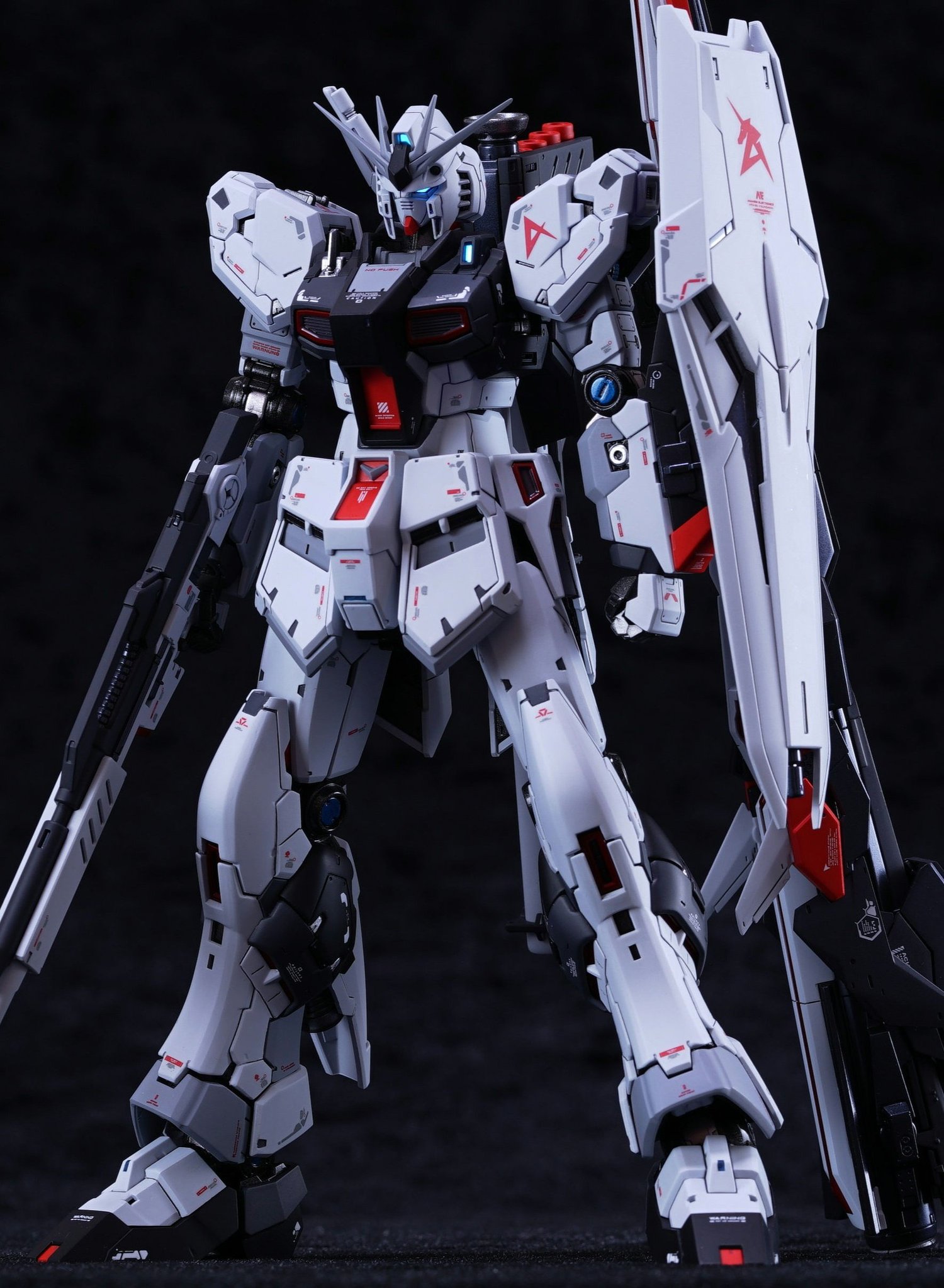 ヒナνガンダム PERFECT GRADE UNLEASHED 1/60 νガンダム | バンダイ ホビーサイト