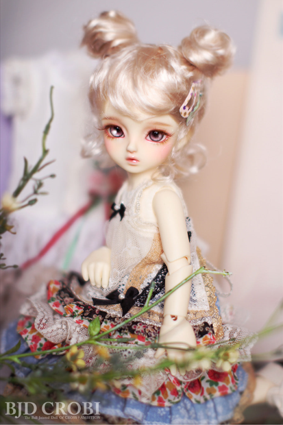 ✨ Boni — full of charm and playful elegance. She brightens every scene with a touch of magic. 🌸💕

#bjdcrobi #bjd #bjddoll #balljointeddoll #resindoll #bjdcollector #bjdfashion #bjdstagram #bjdlife #bjdcommunity #bjdphotography #bjdcutie #bjdlover