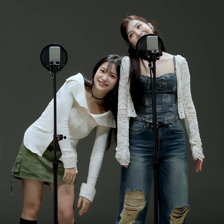 Your heart, a lantern in the dark,
A quiet flame, a glowing JOY spark,
The breeze hums low, the iridescent clouds before sunrise lean,
The world, it knows you're someone's dream. 

May love surround and time be the sweetest 29th, with every 𝗣𝗲𝗮𝗿𝗹𝘆 repeat. 💚