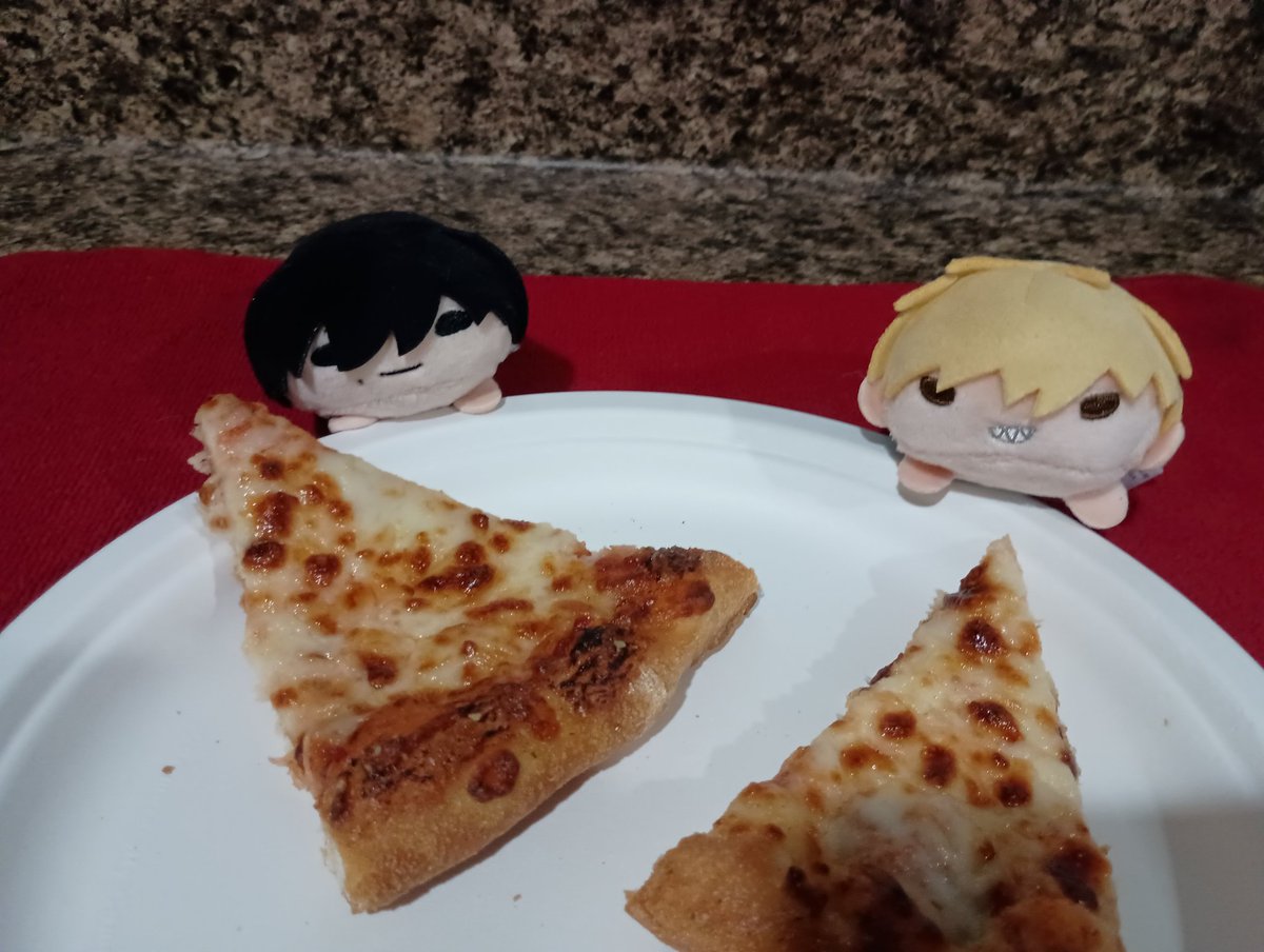 Oh boy! Yoshida brought over a pizza! What a sweet and totally not suspicious thing for him to do! The only problem is I keep hearing this mysterious ticking sound....