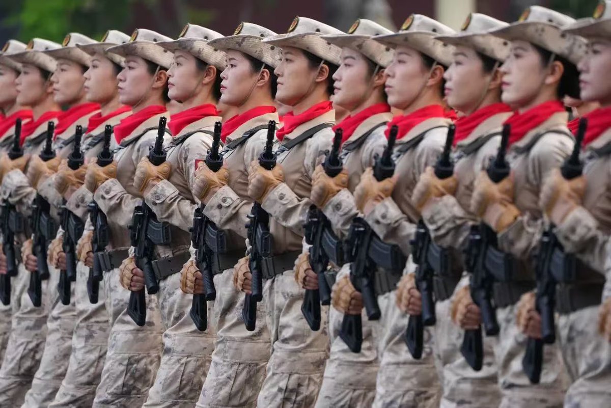 敬先烈！敬祖国！敬和平！祖国万岁！