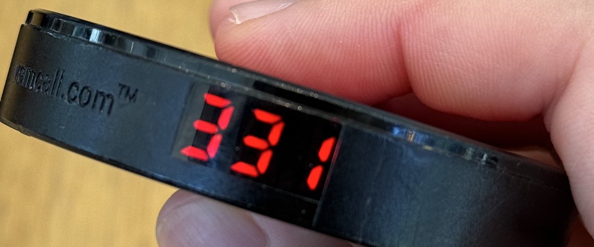 투썸 왔는데 진동벨 봐봐,💭