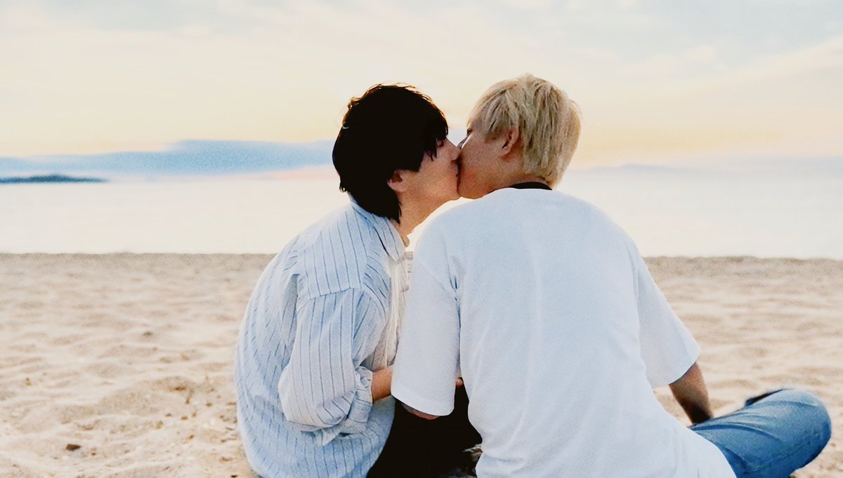 1回ｷｽして少し離してまたｷｽしてという……☺️
きょーちゃんのｷｽの仕方めっっっっっちゃすこ💜💛𓈒𓏸
みっちゃんからもきょーちゃんからも幸せが溢れ出てるよね(๑o̴̶̷᷄﹏o̴̶̷̥᷅๑)🫶🏻
あーーーーー(´-`*)
#おにラブ
#おにサブ