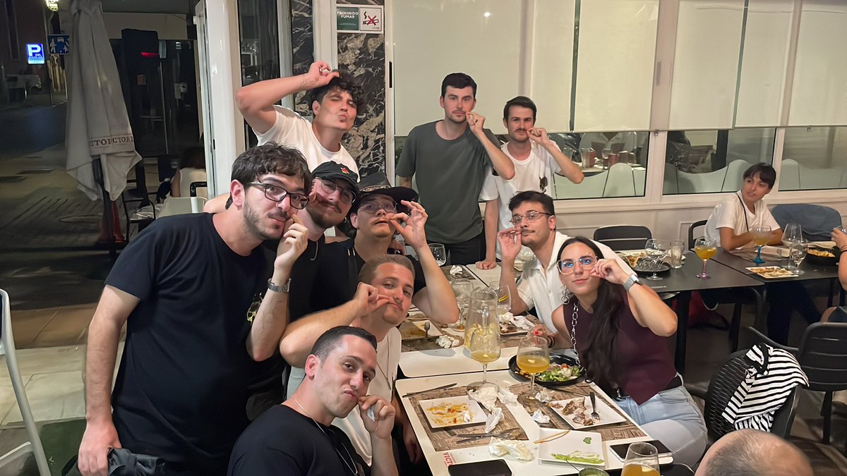 <a href="/VanDeCuerva/">V△N || Proyect Hail Mary</a> <a href="/MazoCosmere/">Mazo Cosmere</a> La culpa es mía por no huir al recibir foto-homenajes así: