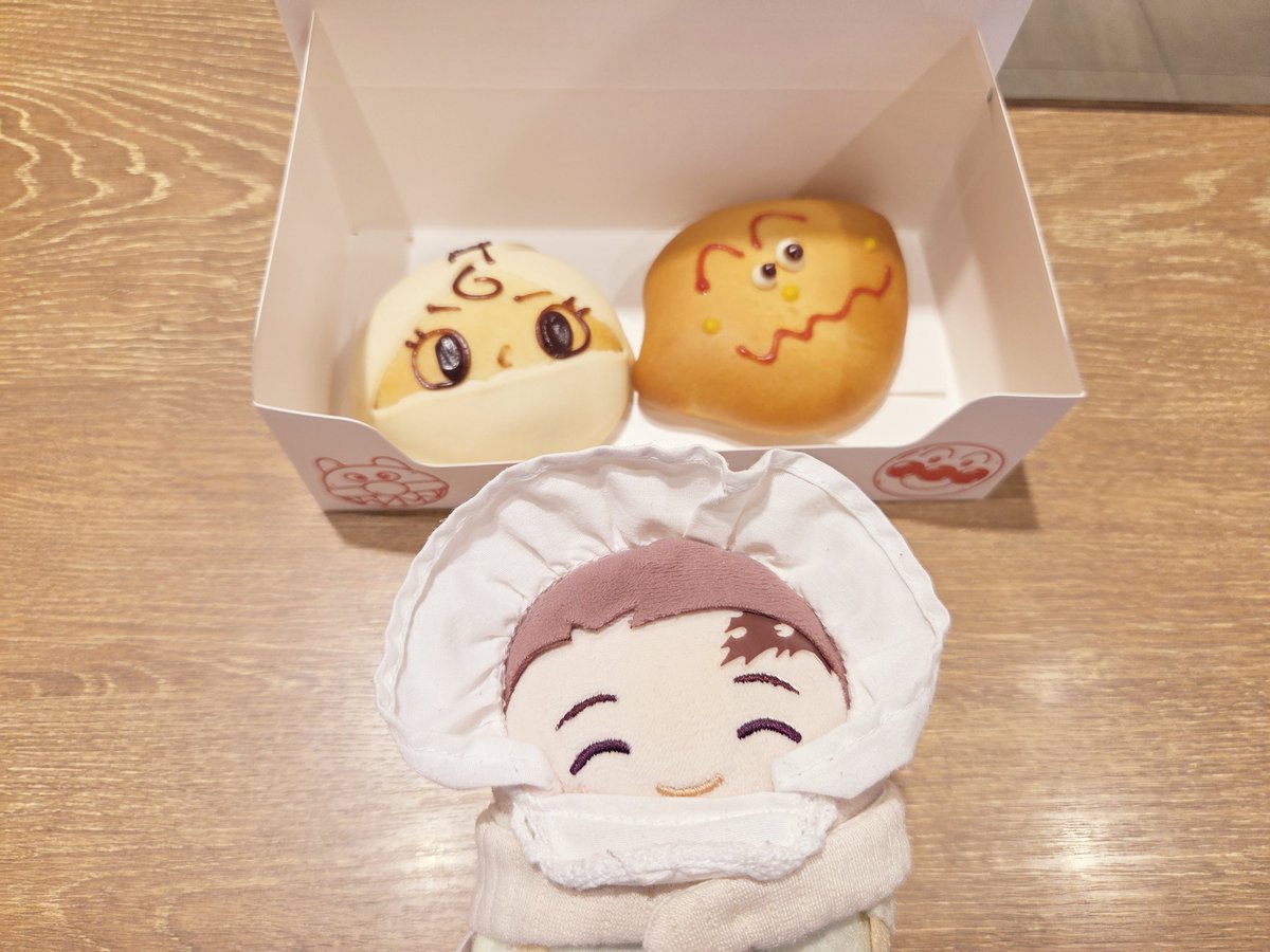 🍞🏭では、竈から🍞が出てきます😊
(ｱﾝﾊﾟﾝﾏﾝが売り切れてたので、🍛ﾊﾟﾝﾏﾝにした4男ちゃんでした😂)

(っ˶´◜ᴗ◝`˶c)じゃむおじしゃ〜！ろるぱなちゃと、かれぱんま、くだしゃ〜い！✨