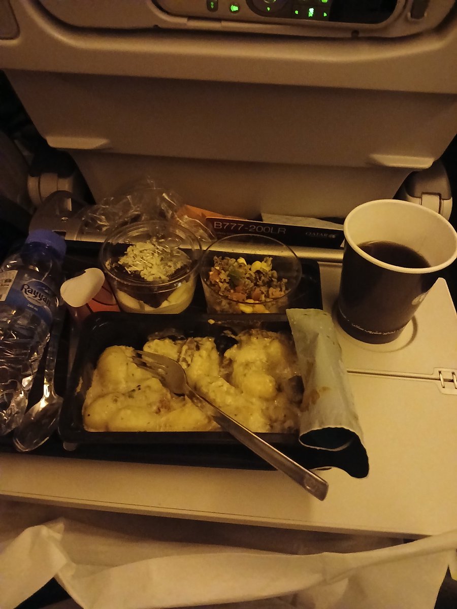 Turun dari pesawat genduts ini mah dah d kasi makan brat 3x + snack 2x