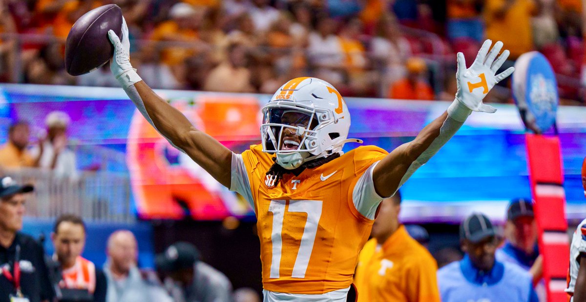 ❌’S AND ⭕’S: Breaking down film on 15 key plays from Tennessee’s offense in the win against Syracuse.

🔸Debuting new formations
🔸RBs in the pass game
🔸Joey Aguilar’s best plays
🔸The Braylon Staley TD
🔸Run game goodness

➡️ 247sports.com/college/tennes… #Vols