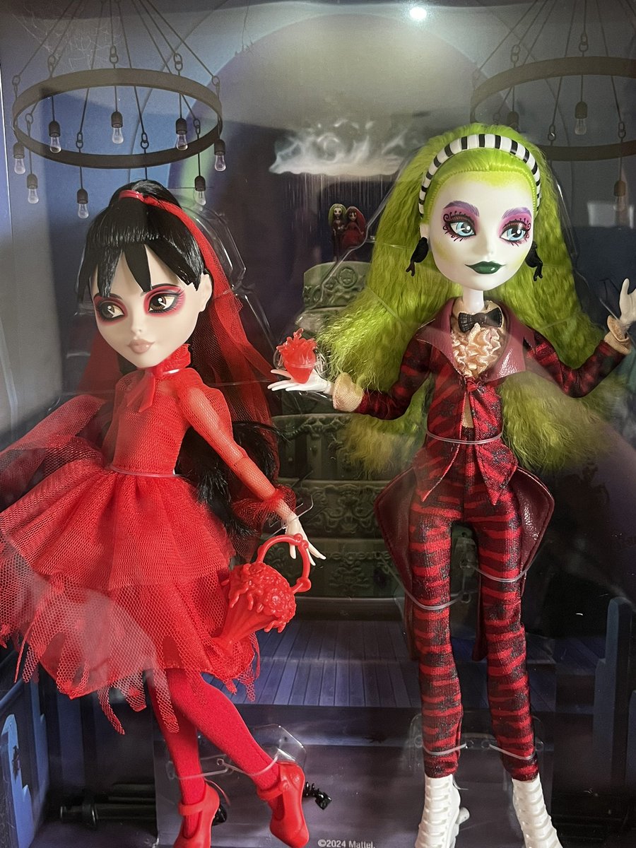 Vampireg0th4's tweet image. pois é Carla do passado, você consegui comprar elas (agora só falta a Emily) 🫶💕