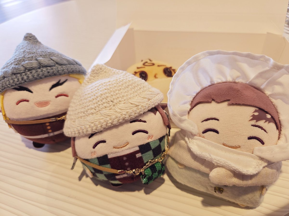 次男の説得の末、4男ちゃんはﾛｰﾙﾊﾟﾝﾅちゃんを食べることに納得しました😌

(っ˶´◜ᴗ◝`˶c)じぇんぶ、たべりゅよ！
(っ •̀ ᴗ •́ c)俺達へいいので、4男に食べさせてやってくれ！
(っ˶´◜ᴗ◝`˶c)たべたあとのあふたけあ、がんばりましょね！💦ｺｼｮｺｼｮ

食べた後…あー、そうね💦