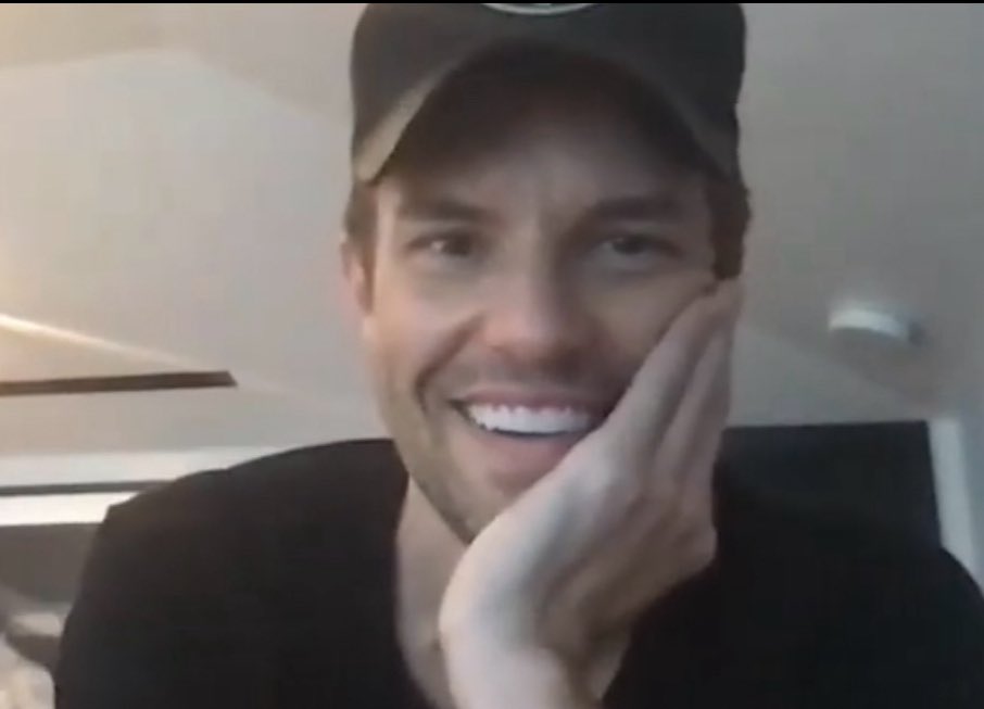 Brandon Flowers daily tweet media