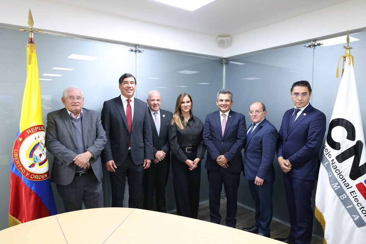 🗳️ El CNE tiene nuevo presidente y vicepresidente:
✅ Cristian Ricardo Quiroz Romero, Presidente
✅ Alfonso Campo Martínez, Vicepresidente

📌 Las decisiones adoptadas por la Sala Plena del CNE tendrán efecto a partir del 28 de septiembre de 2025.