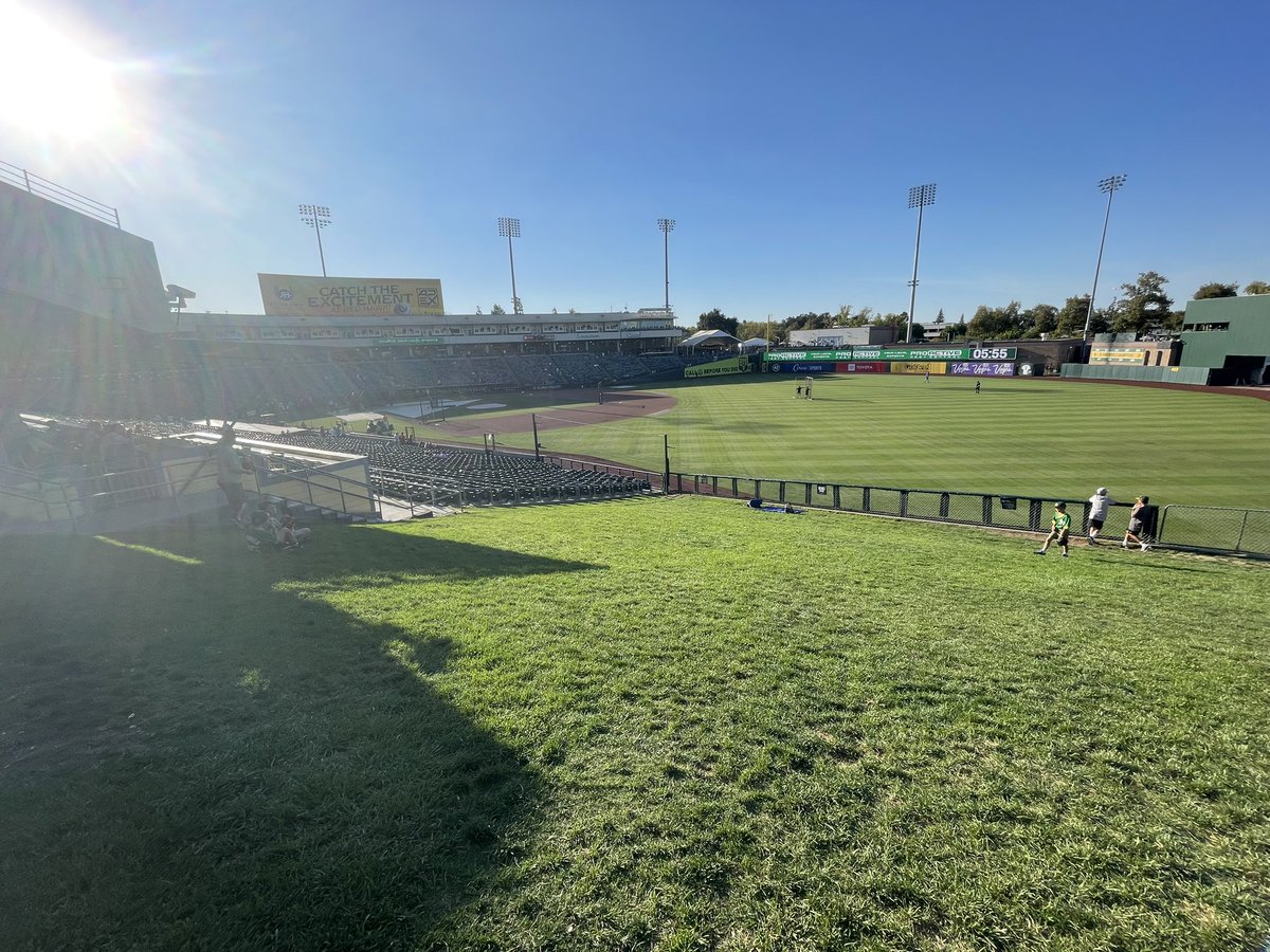 tap_916's tweet photo. MLB観戦30箇所目
Athletics 暫定本拠地、Sutter Health Park
vs Rangers 

遂に30球場観戦達成です！

これまでイイねやコメント下さった方々、ありがとうございました。ほぼ自分のための記録としてツイートしてたのですが皆さんのご支援もとても嬉しかったです https://t.co/T696Y3Do9c