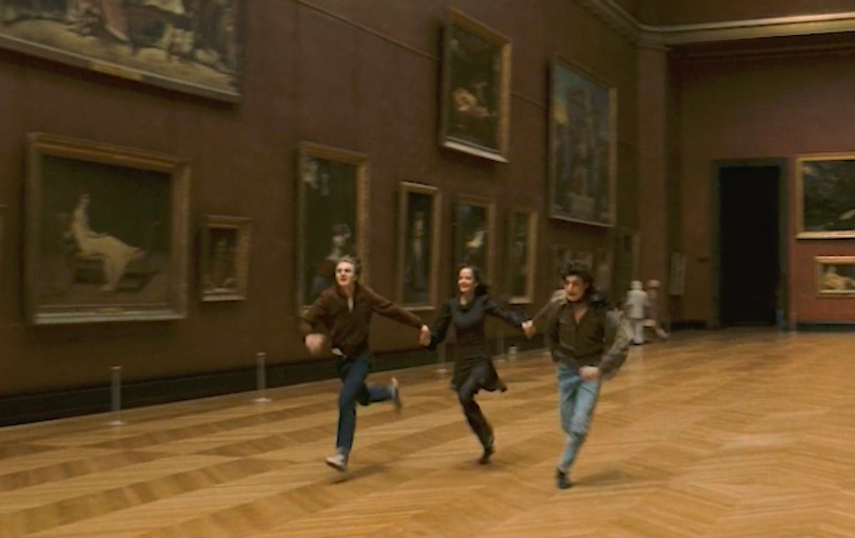 LostInFilm's tweet image. Across the Louvre ❤️ Godard, Bertolucci, Varda &amp;amp; JR.