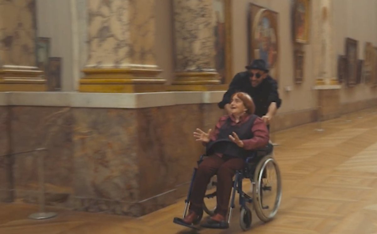 LostInFilm's tweet image. Across the Louvre ❤️ Godard, Bertolucci, Varda &amp;amp; JR.