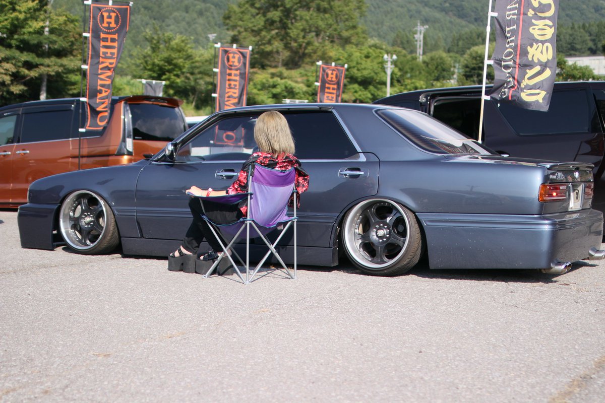 akamajekun's tweet image. こないだのインパクト杯の🥺♥️

私と愛車のシーマくん🥹 

#vipcar
#シーマ
#Y31
#平成1桁
#初代シーマ
#バブル全盛期