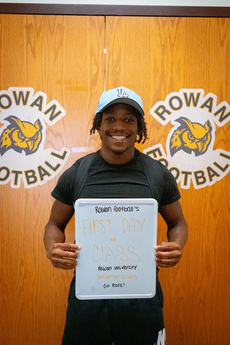 Rowan_Football's tweet photo. Happy FDOC! 🦉📚

From Rowan Football 

#d3fb #goprofs #porkroll #fdoc #gameday #packthewack https://t.co/QiNTv2oDgV
