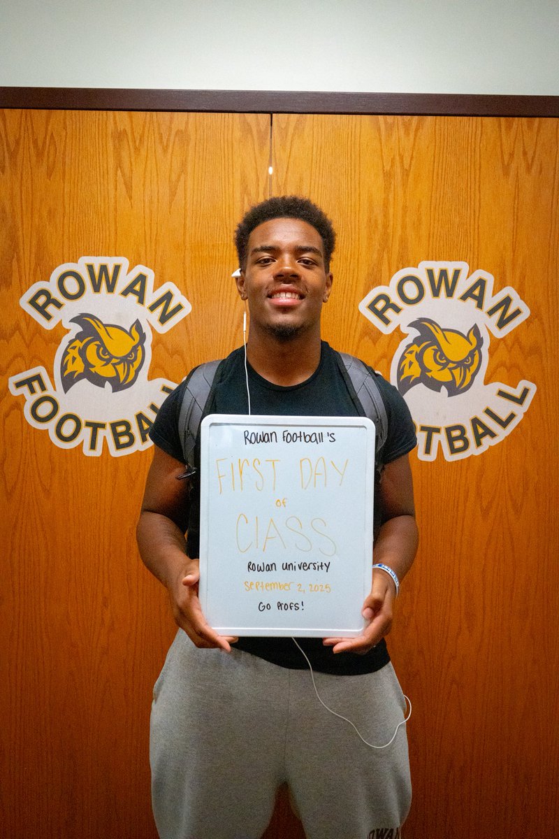 Rowan_Football's tweet photo. Happy FDOC! 🦉📚

From Rowan Football 

#d3fb #goprofs #porkroll #fdoc #gameday #packthewack https://t.co/QiNTv2oDgV