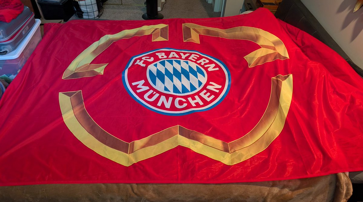 Hmmm....
It's a lot bigger than it seemed when we saw it out on the pitch in CINCINNATI
#ClubWorldCup 
#FCBayern
<a href="/FCBayern/">FC Bayern München</a>
<a href="/FCBayernEN/">FC Bayern</a>
<a href="/FCBayernUS/">🇺🇸 FC Bayern US 🇨🇦</a>
<a href="/FIFACWC/">FIFA Club World Cup</a>
<a href="/HKane/">Harry Kane</a>
<a href="/esmuellert_/">Thomas Müller</a>
<a href="/Manuel_Neuer/">Manuel Neuer</a>
<a href="/AlphonsoDavies/">Alphonso Davies</a>
<a href="/miasanmiatulsa/">Mia San Mia Tulsa</a>
<a href="/FCBayernKC/">FC Bayern Kingdom KC</a>
<a href="/CincyBayernOTR/">🇩🇪FC Bayern-Cincinnati 🇺🇸</a>
<a href="/FCBayernCBUS/">Mia San Columbus</a>
<a href="/FCBayernGeorgia/">Peach State Bavarians</a>