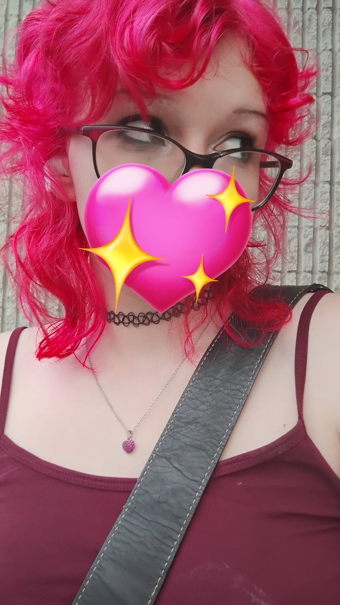 Peep the pink hair