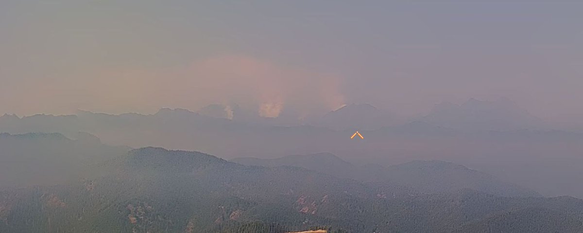 NSDwx's tweet image. #WildcatFire, #BearGulchFire, #LowerSugarloafFire, and #CrownCreekFire/#BlackhawkMountainFire all burning actively this afternoon. 
Read the latest WA Smoke Blog for more info ➡️ wasmoke.blogspot.com 
#wawx #wawildfire