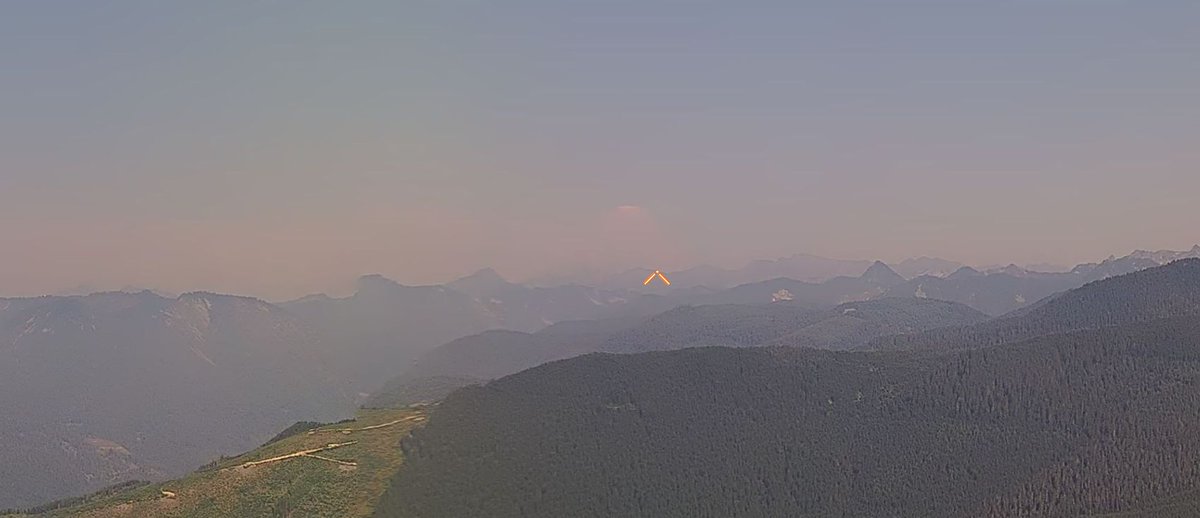 NSDwx's tweet image. #WildcatFire, #BearGulchFire, #LowerSugarloafFire, and #CrownCreekFire/#BlackhawkMountainFire all burning actively this afternoon. 
Read the latest WA Smoke Blog for more info ➡️ wasmoke.blogspot.com 
#wawx #wawildfire