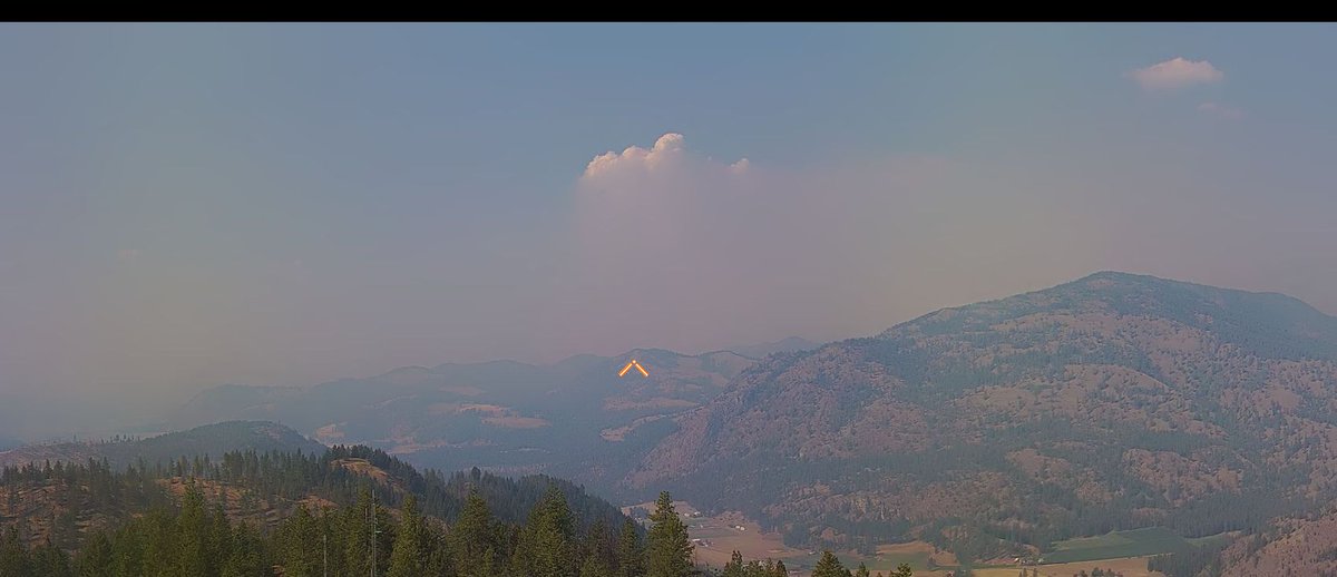 NSDwx's tweet image. #WildcatFire, #BearGulchFire, #LowerSugarloafFire, and #CrownCreekFire/#BlackhawkMountainFire all burning actively this afternoon. 
Read the latest WA Smoke Blog for more info ➡️ wasmoke.blogspot.com 
#wawx #wawildfire