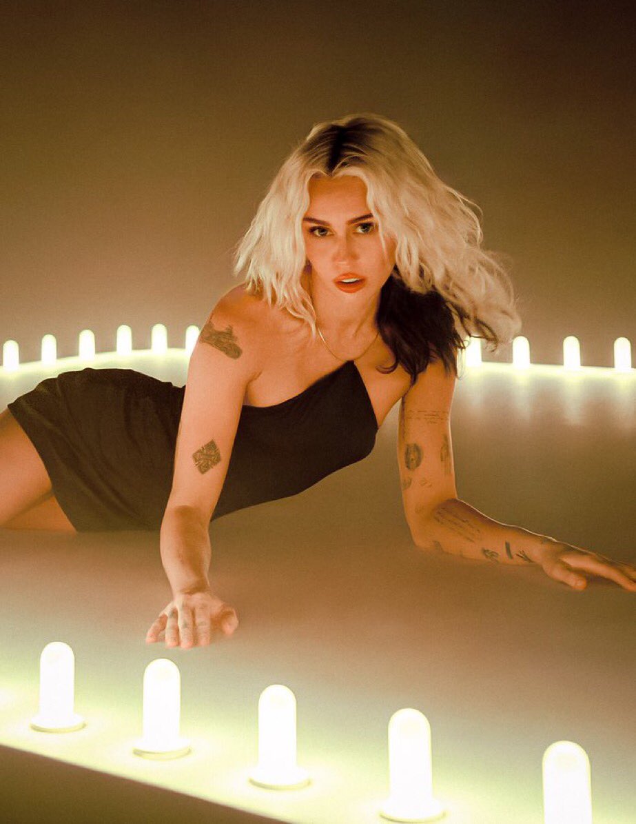 “End of the World” has now surpassed “River” and became Miley Cyrus’ 11th best selling song this decade.

— “EOTW” peaked at #16 in Today’s Top Hits and 15M in radio, meanwhile “River” #1 and 18M radio in a week.