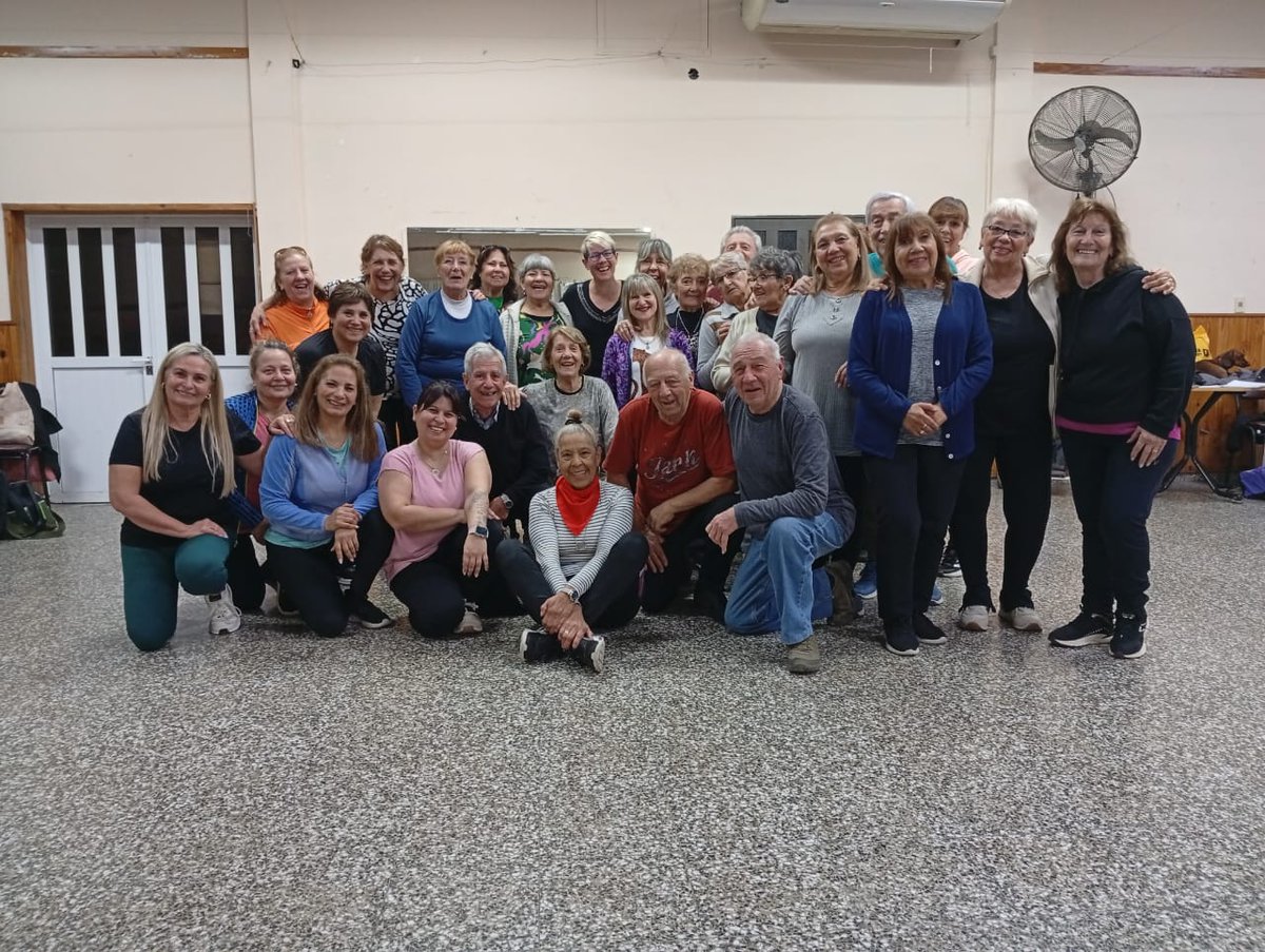 "No hay edad para bailar" 👏🏼

Nos reunimos con Corazones Libres, el grupo de baile de adultos mayores de nuestra localidad a cargo de la profe Betina Caputo.

Aportan alegría a White y nada los detiene. Son un motivo de inspiración y orgullo 🤍