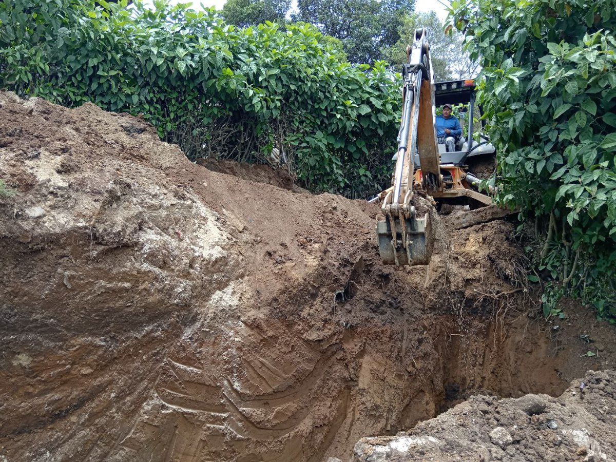 #MuniSanJuanSac | Estamos trabajando en la construcción de un muro de contención de 16 metros de largo por 5 metros de alto en Caserío Los Guamuch, Aldea Loma Alta. 🧱 #SanJuanSacAvanza