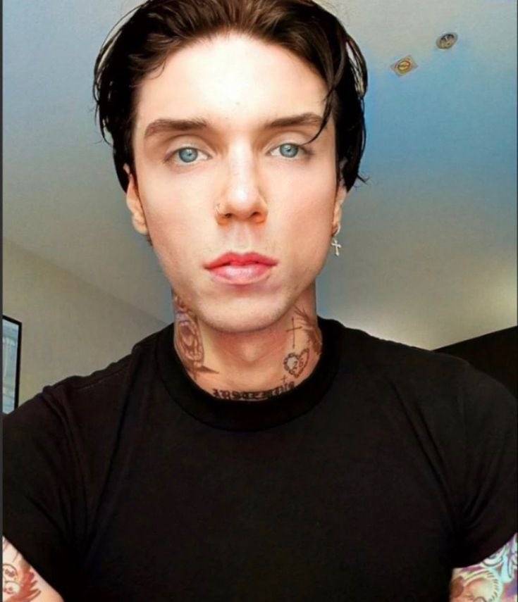 Lauramellark12's tweet photo. Something I have always appreciated about Andy is that he has never  been disrespectful in his music, he writes about things that are not written about such as mental health, grief and so much more. I think the music industry has a lot to learn from Andy.  I love Andy so much❤️😊 https://t.co/Zhumxz0gSP