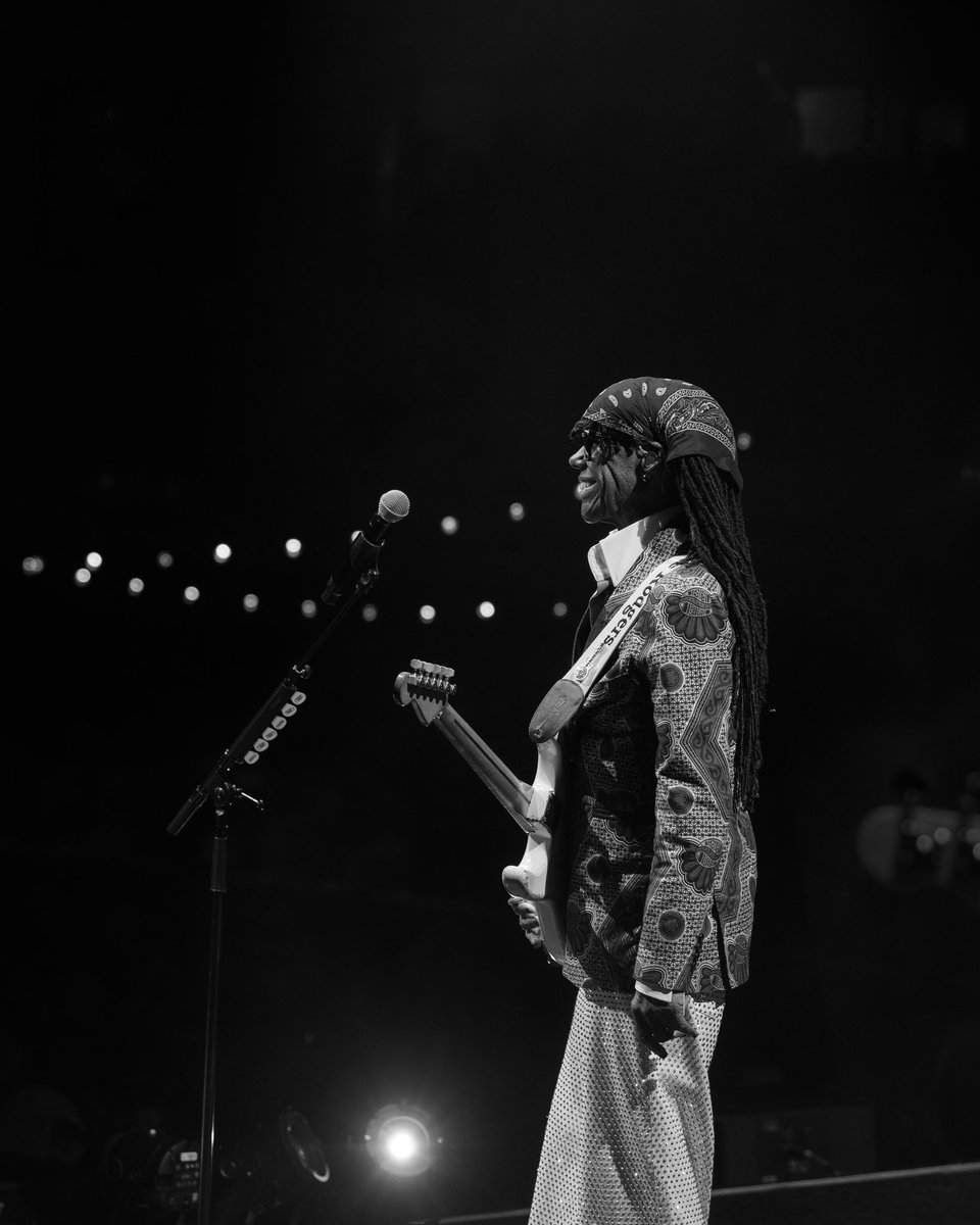 nilerodgers's tweet photo. A few pics from our last show
of our summer tour.
📸: @zacmahrouche
#disco #love #thechicorganization #funking #amazing https://t.co/zCmcsQpkKa