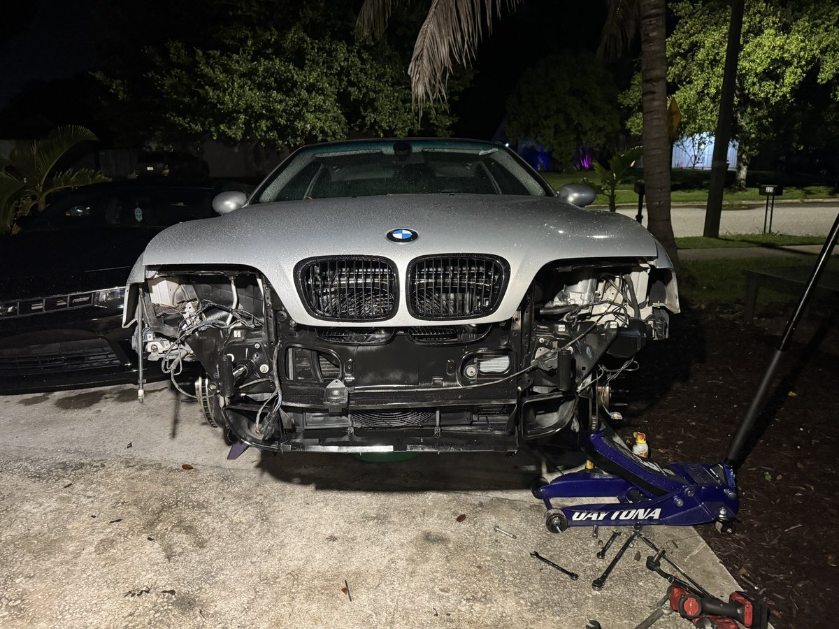 crispydriftz's tweet photo. Iโm soooo close to getting this thing fully put together ๐ญ complete engine bay refresh and suspension + cooling system
Weโre getting there!!! #e39 #carfurs https://t.co/yCsjc9LZqG