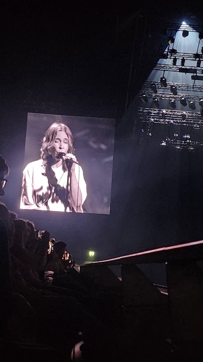 ernstvdhoek's tweet photo. Genoten van Anouk in de Ziggodome. Wat een artiest, wat een stem, wat een heerlijke avond. https://t.co/znZAOp3VIL
