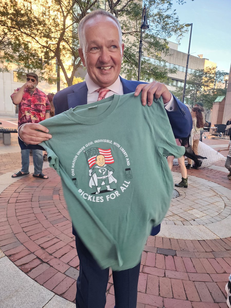 harvey_juliet's tweet image. Rumor has it Manch Aldermen may reconsider draconian pickle patrol measures tonight. For the sake of local food, I hope so. Live free and gift food. #localfood #nhpolitics