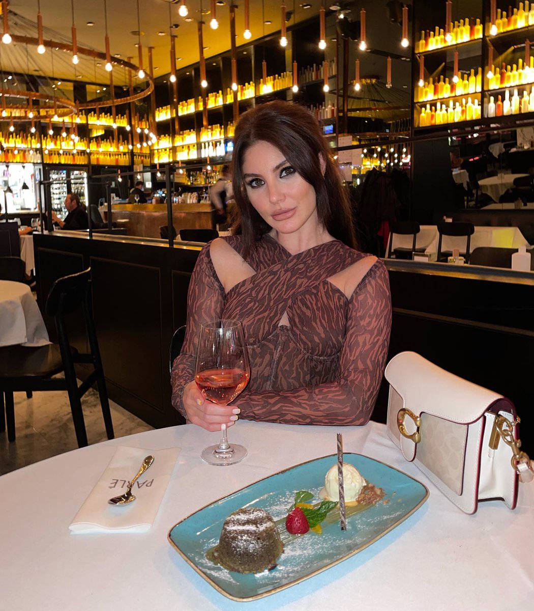 DeceiveDecipher's tweet image. Just a girl with goals and a whole lotta ambition 💪 

#SmartAndStrong #GoalGetter #AmbitiousWomen