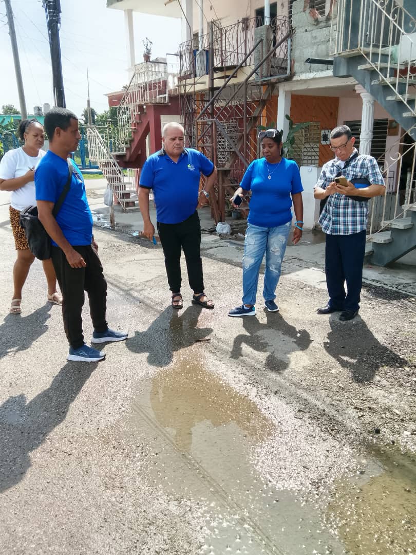 MinguezBarbara's tweet photo. Se recorre junto a los delegados   y presidenta del consejo las acciones a realizar en la circ.31.#SanctiSpíritusEnMarcha. @AlexisLorente74 @anamarianpp @FrankOsbel @isbelreina1979 @RabeloJaile @SS_Asamblea https://t.co/3knRkDzLgD