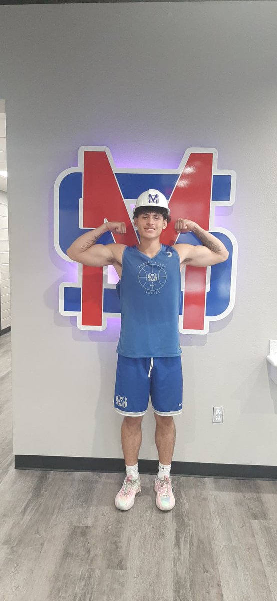 🏆 HardHat Workhorse of the Week 🏆

Congrats to <a href="/MalachiSchilre1/">Malachi Schilreff</a>!🔥

🔹 Leader in Assist-to-Turnover Ratio (18:5)
🔹 Leader in Offensive Rebounds
🔹 Leader in Rebounding Effort % (96%)
🔹 2nd in Steals
🔹 2nd in Deflections
🔹 Shot 50% from the field
