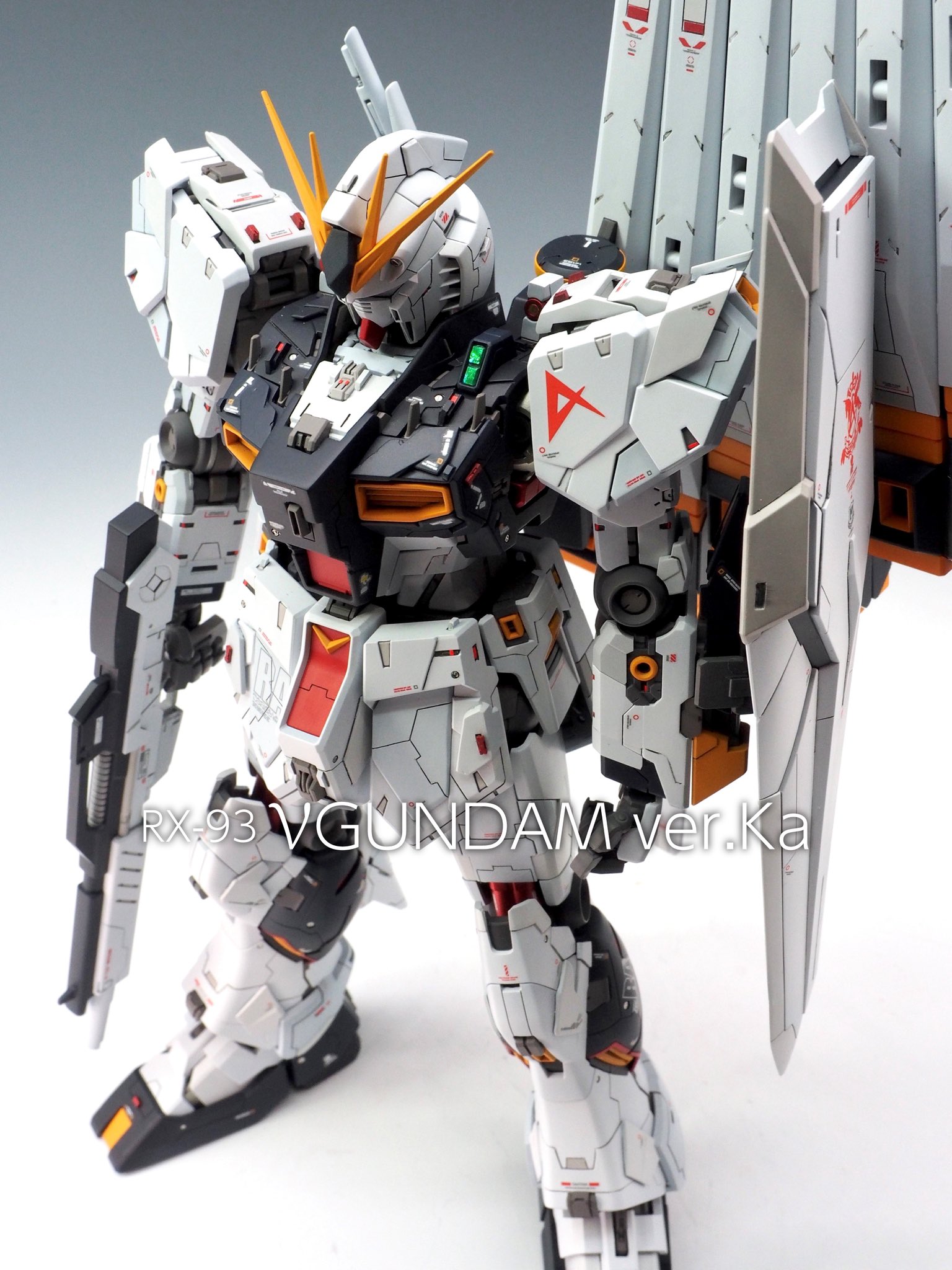 ヒナνガンダム PERFECT GRADE UNLEASHED 1/60 νガンダム | バンダイ ホビーサイト