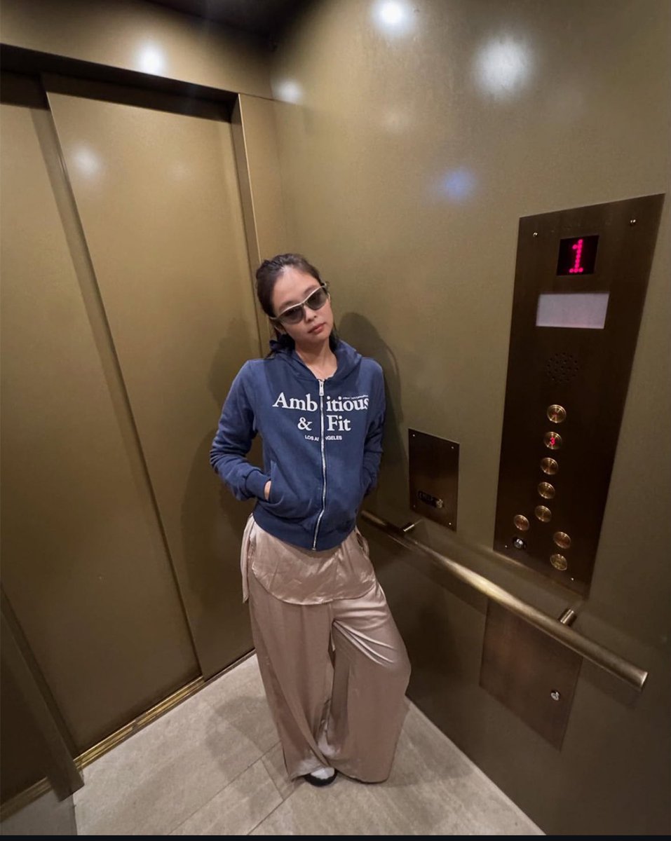 mont-bell モンベル 完売品 シルバー サングラス ジェニー着用 Montbell】 Trekking Glasses ☆BlackPink ジェニー着用 (montbell