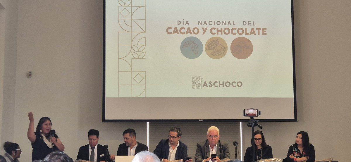 Agradezco al DG de la <a href="/aschocomx/">Aschoco</a>, <a href="/Paoloqb/">Paolo Quadrini</a>, la invitación para asistir al evento del #DíaDelCacaoyChocolate, evento que reconoce el valor cultural, económico y exportador del cacao y el chocolate mexicano

#DíaDelChocolate #CacaoMexicano #RelacionesInstitucionales #OrgulloPROCCYT