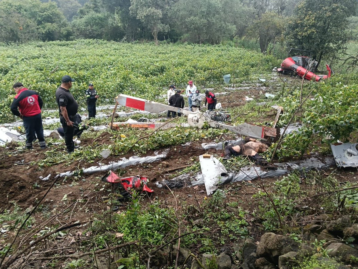 #Entérate// Desplome de #Helicóptero 

Hace unos minutos se registró el desplome de un helicóptero privado en la zona cerril de #Tepetlixpa #EdoMéx hasta el momento se reportan dos personas sin vida, investigan si la aeronave pertenece a la #Fundación #Ángel #Flight #México #QEPD