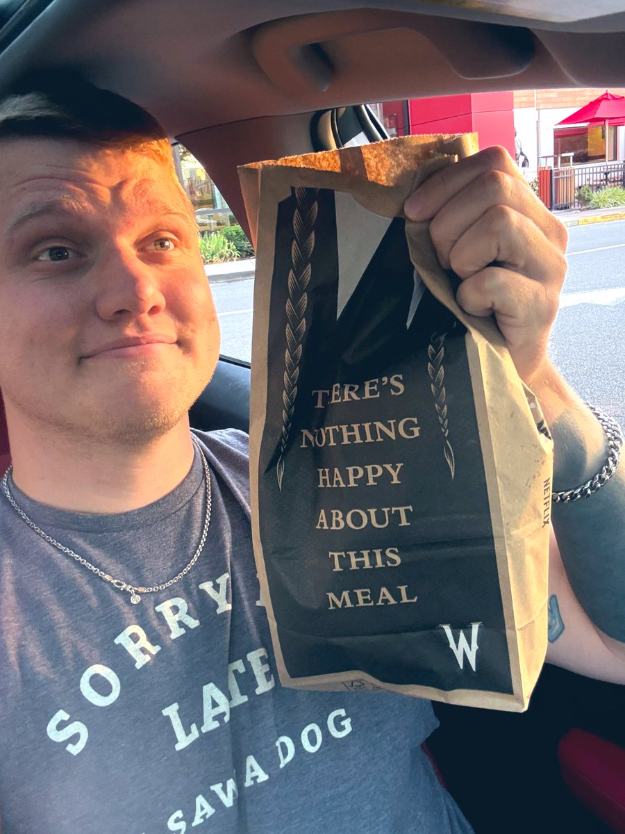 BucketJonBets's tweet photo. I’m a man of my word!!

Used the winnings day to get myself a Biggie Bag from Wendy’s (Jr. bacon cheeseburger of course) and a pup cup for Freya! ✅✅ https://t.co/wqV0vhwV0S