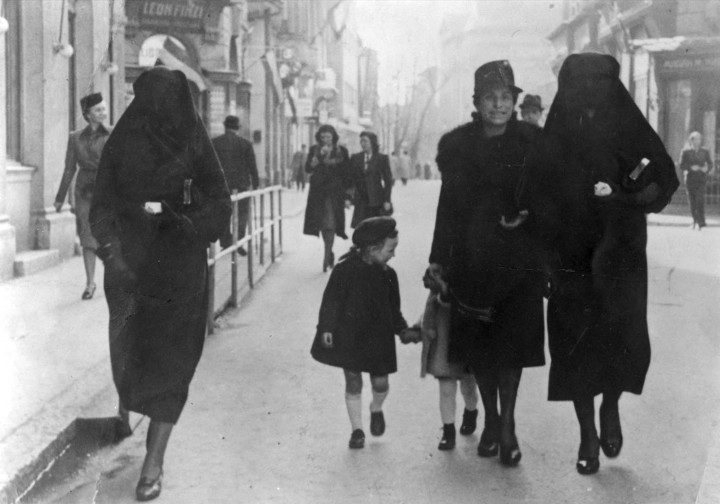 A Muslim woman covers the yellow star of her Jewish neighbour with the edge of her niqab, to protect her. Sarajevo, 1941.

Two things that stand out:
1) Niqab was always the norm for muslim women across the world, even in Europe.
2) It wasn't Muslims who persecuted Jews in 1941.