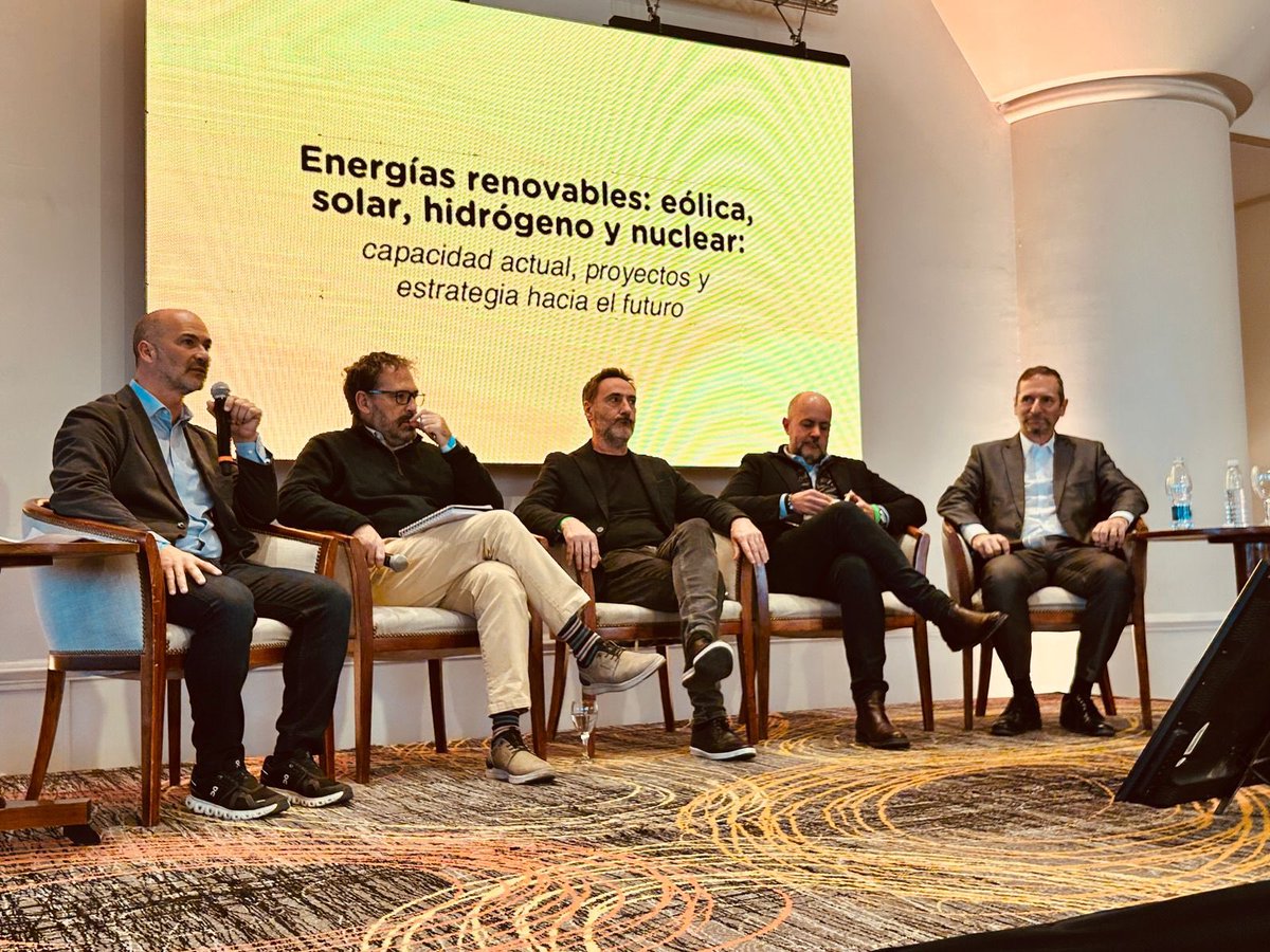 mariuvidal's tweet photo. Cerramos un nuevo debate sobre energías renovables en Chubut junto a @NachoTorresCH y la @fpensar.

Las energías limpias son sinónimo de desarrollo, innovación y un sistema más sustentable para todos los argentinos.

Desde el sur, esta gestión del PRO sigue impulsando las discusiones que construyen futuro.