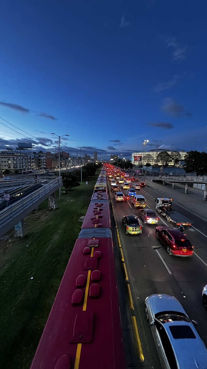 stelines's tweet photo. @EnriquePenalosa Colombia si puede, mandarlo a la mierda, embaucador, vendedor de Transmilenio https://t.co/72aHRkyq41