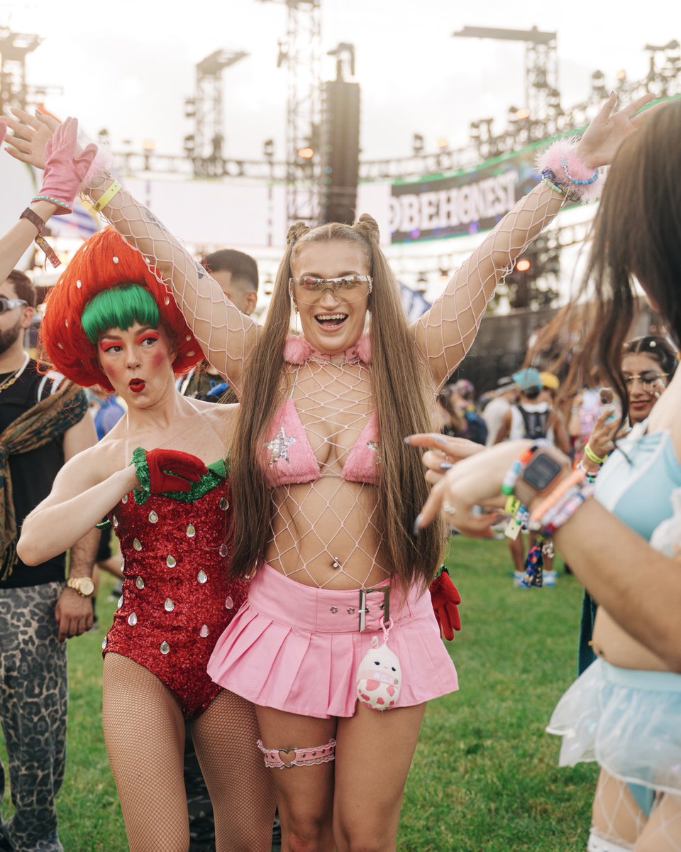 EDC_Orlando's tweet image. Which one are you? 👇
A) Front rail warrior 🚧
B) Dance &amp;amp; vibe in the back 💃
C) Side quest wanderer 🔍
D) Record the whole set 🤳