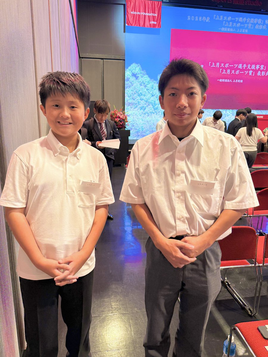 昨日はリアルタイムバトル将棋のプロe棋士、れおくんにご挨拶できて一緒に写真も撮っていただきました✨

他のeスポーツ競技の方と交流できる機会はなかなかないけど、いいすぽでずっと観て応援してたので嬉しかった！！
れおくん<a href="/reoshinoda/">れお</a> Mariaさん<a href="/Maria_rose13/">Maria🌹</a> ありがとうございました😊😊